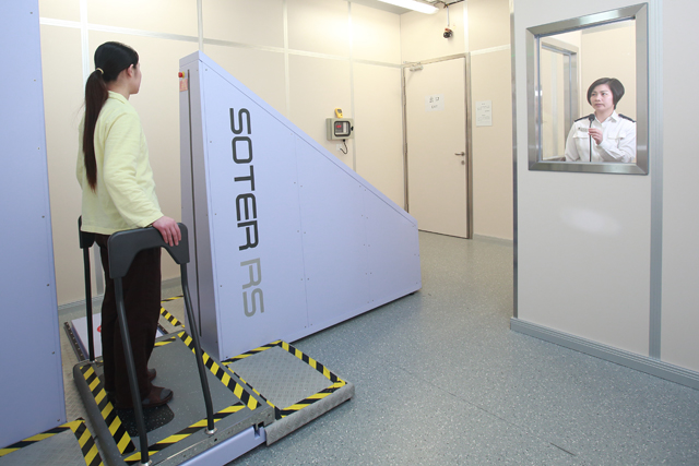 罗湖惩教所添置低幅射X 光身体扫描器，取代以人手对在囚人士进行的直肠检查。