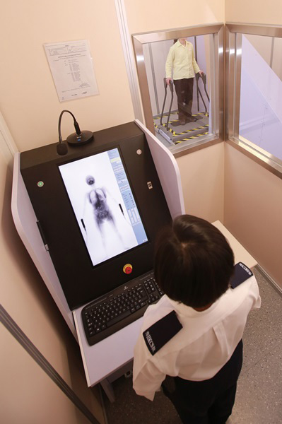 罗湖惩教所添置低幅射X 光身体扫描器，取代以人手对在囚人士进行的直肠检查。