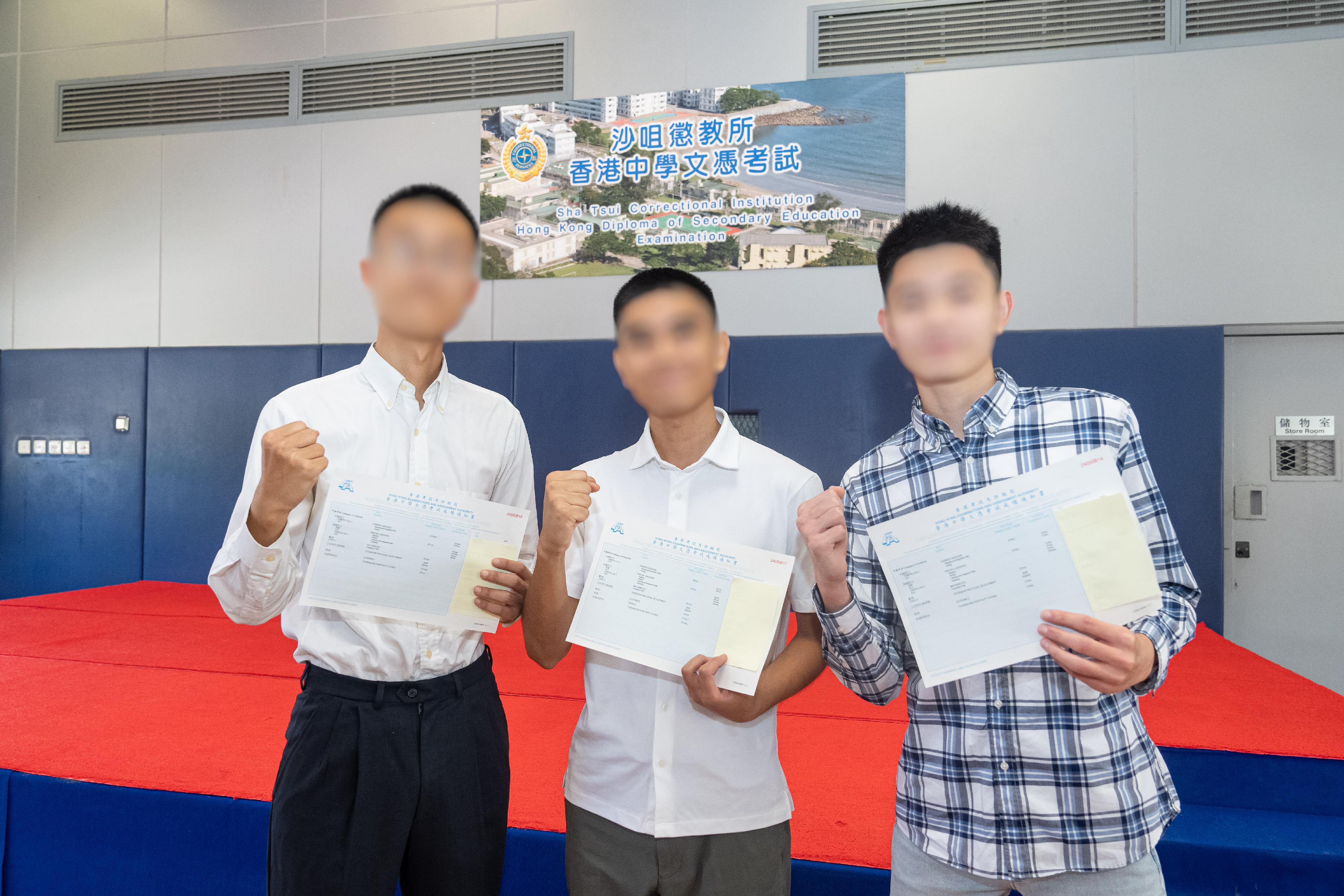 The results of the Hong Kong Diploma of Secondary Education Examination were released today (July 17). Fourteen young persons in custody enrolled in the examination this year. Photo shows rehabilitated persons showing their examination certificates.