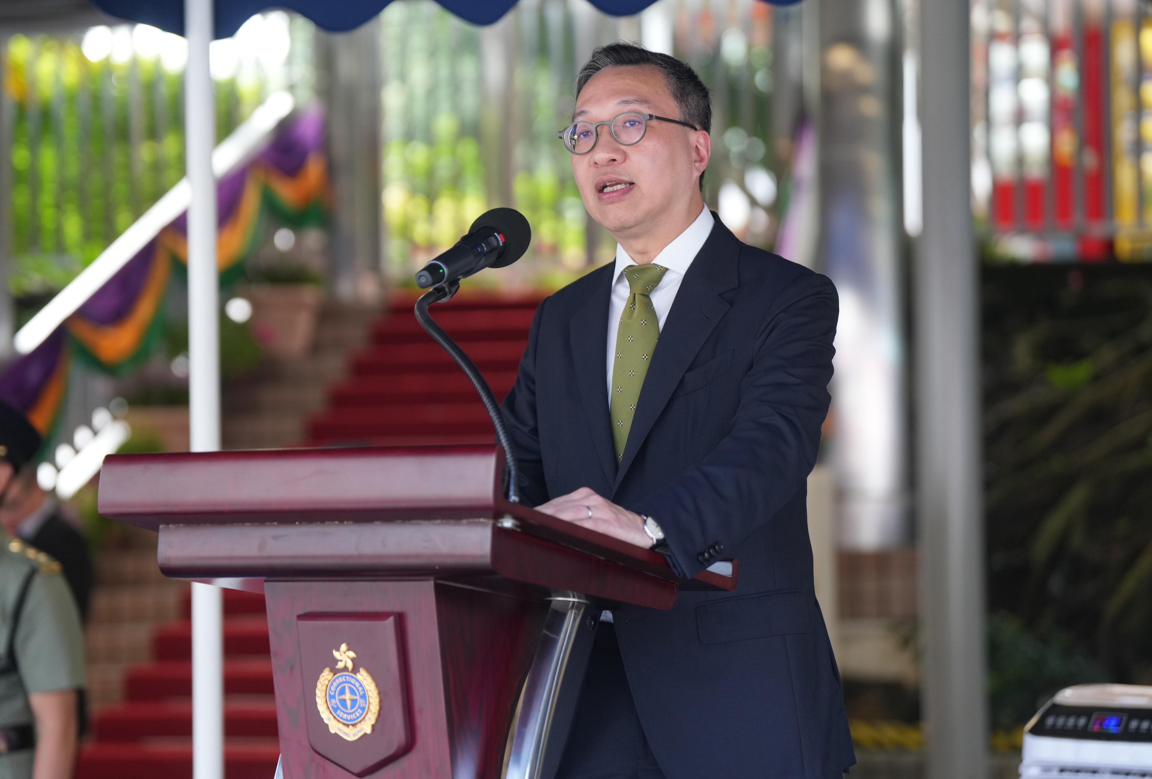 懲教署今日（八月二日）在香港懲教學院舉行學員結業會操。圖示律政司司長林定國資深大律師致辭。