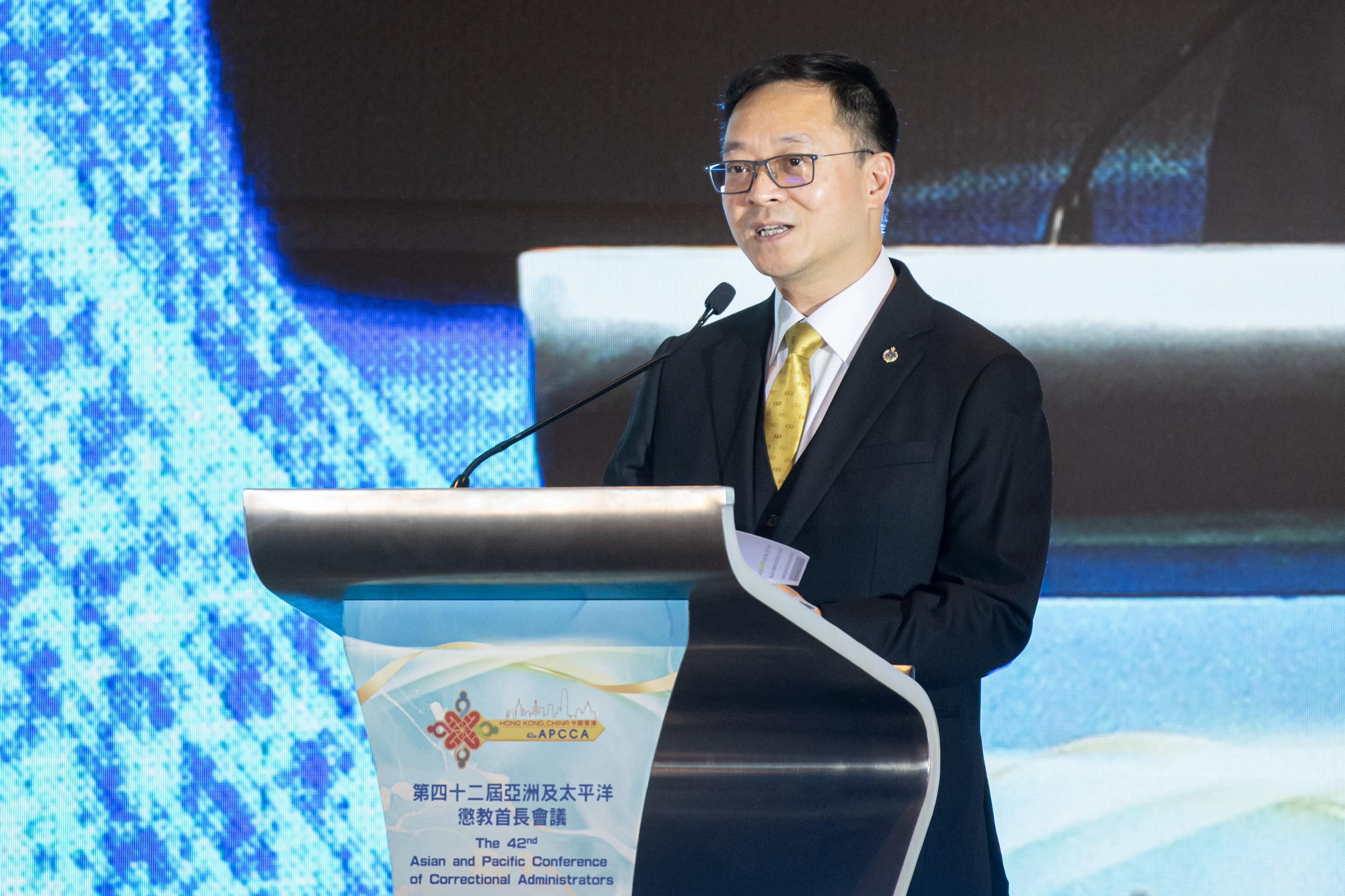 The 42nd Asian and Pacific Conference of Correctional Administrators, hosted by the Correctional Services Department, concluded today (November 21). Photo shows the Commissioner of Correctional Services, Mr Wong Kwok-hing, delivering a speech at the closing ceremony.